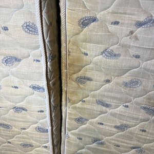 Dos Colchones de Una Plaza con Estampado Paisley - imagen 4