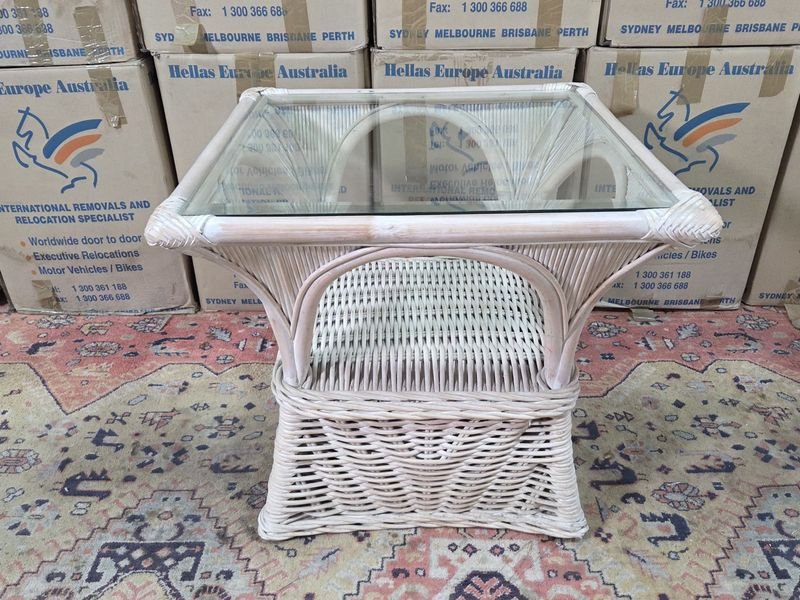 Mesita Ratona de Ratán con Tapa de Vidrio Biselado