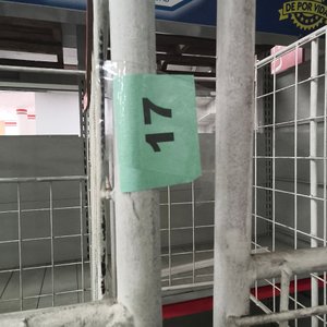 Rejilla Metálica Blanca para Exhibición Comercial - imagen 3