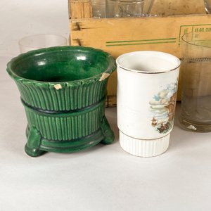 Variedad de Vajilla: Platos, Vasos, Tazas y Tetera Decorativa - imagen 2