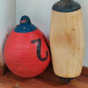 Lote siguiente: Juego de 2 Defensas Náuticas Polyform (Roja y Crema) 33x50 cm
