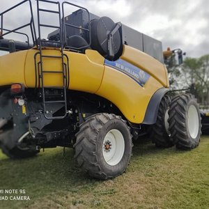 Cosechadora New Holland 9080 Amarilla - imagen 3