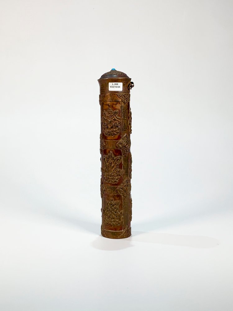 Tubo Porta Incienso de Metal Cobreado con Decoración Oriental