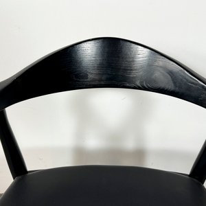 Sillón Estilo Danés Madera Oscura Tapizado Negro - imagen 2