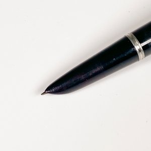 Pluma Fuente Parker con Capuchón Dorado - imagen 3