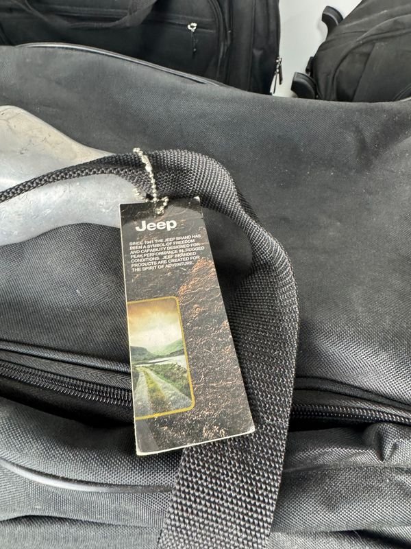 Lotes de bolsos de calidad Jeep en muy buen estado - imagen 2