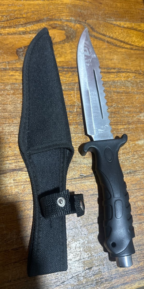 Cuchillo de Supervivencia con Funda Negra