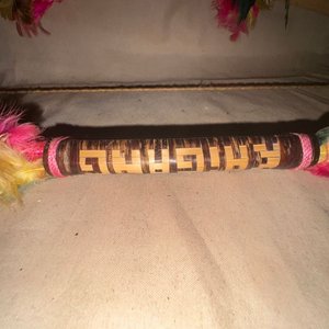 Arcos y Flechas Decorativos con Grabado y Plumas - imagen 3