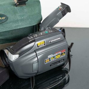 Filmadora Panasonic Palmcorder VTR con Estuche Quantaray - imagen 2