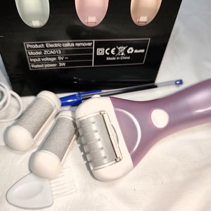 Removedor de Callos Recargable Eléctrico con Accesorios y Caja - imagen 5
