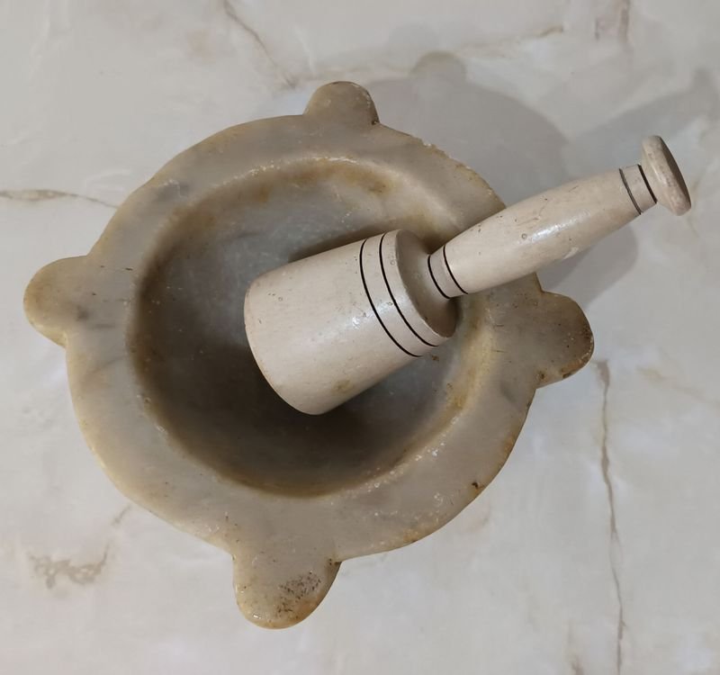 Mortero de Mármol con pilón - Pieza única y artesanal - imagen 2