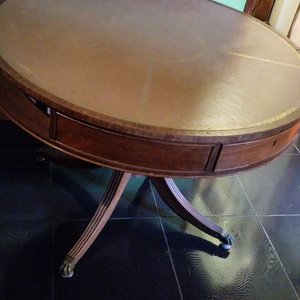 Lote anterior: LOTE DESTACADO- hermosa mesa de diseño clasico inglesa