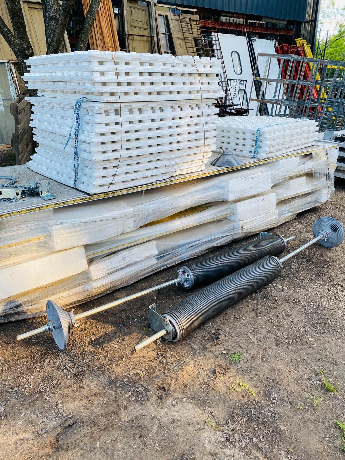 Item porton-seccional-elevadizo-460-x-410-m-20-hojas-de-espuma-plast - Image 0