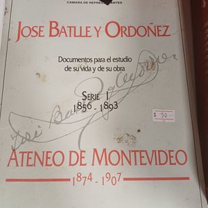 Lote de 13 Libros, Tabla de Dibujo con Regla y Estuche - imagen 5