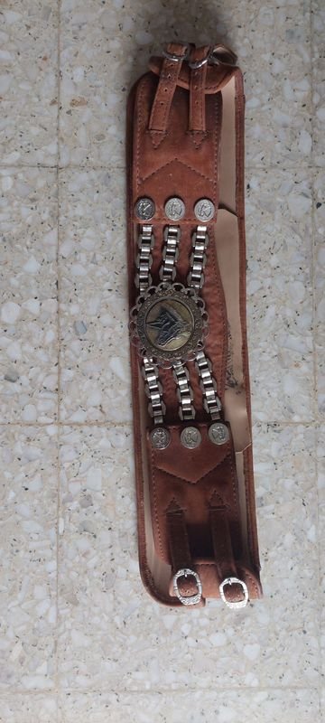 Cinturón de cuero para hombre con hebilla de metal y cadena de plata - imagen 2