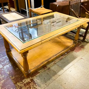 Lote anterior: Mesa Ratona Antigua de Madera con Tapa de Vidrio