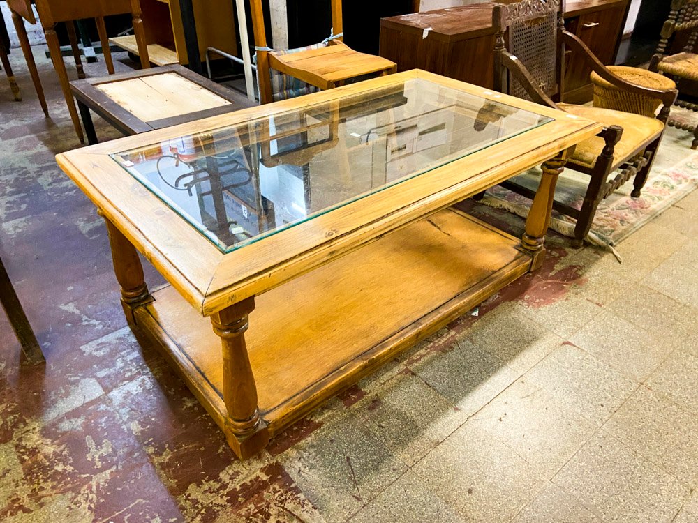 Mesa Ratona Antigua de Madera con Tapa de Vidrio