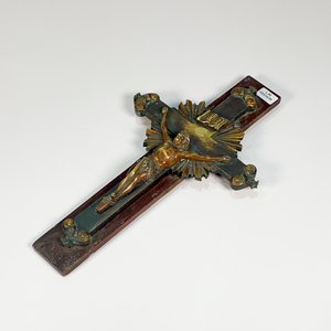 Crucifijo de Bronce sobre Tabla de Madera - imagen 1