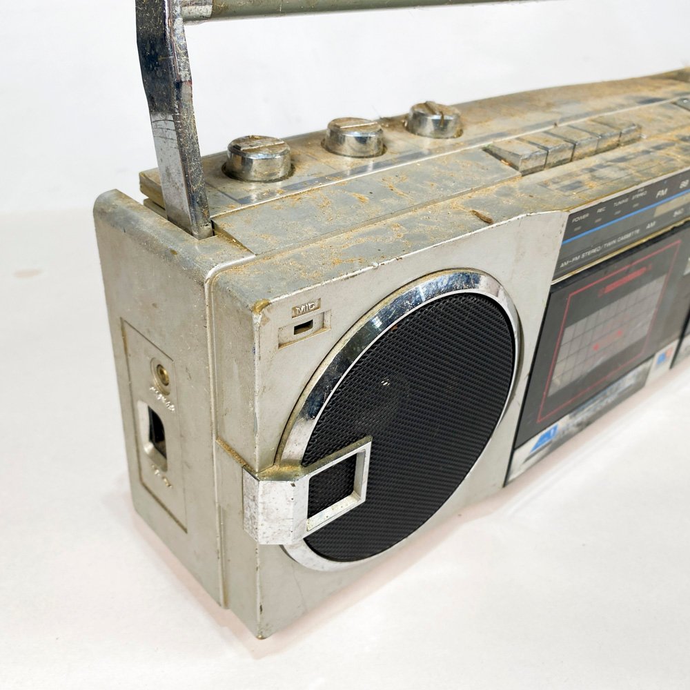 Antiguo radio casetera TWIN a la vista - imagen 2