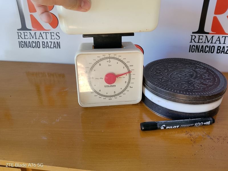 Balanza y tarro de galletas con forma de Oreo - imagen 3