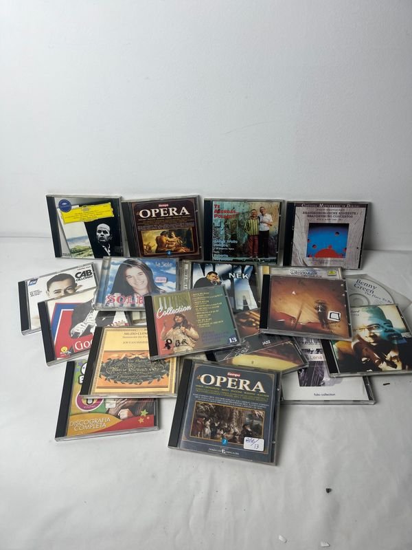 Colección de CDs y DVDs en buen estado - imagen 7