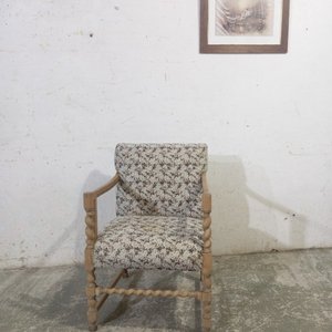 Sillón Estilo Jacobiano con Estructura de Madera Torneada y Tapizado Floral - imagen 2