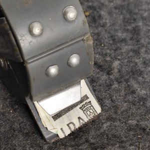 Boletera Antigua de Plástico Gris con Detalles Metálicos - imagen 5