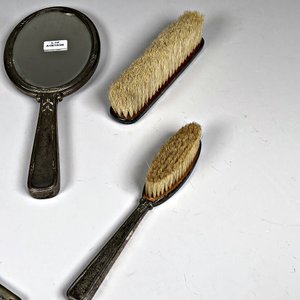 Juego de Tocador Antiguo: Espejo y Cepillos Metálicos con Peine - imagen 6