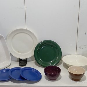 Lote Variado de Vajilla: Platos, Bowls y Fuente Rectangular - imagen 1