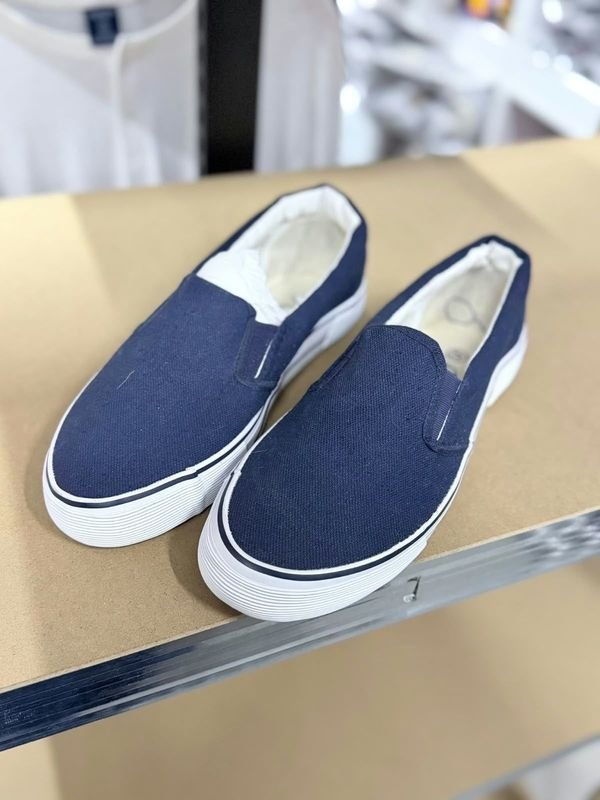 Pack de 24 Zapatillas de Lona Azul Marino, Talles Variados