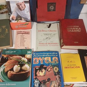Lote de 13 Libros, Tabla de Dibujo con Regla y Estuche - imagen 2