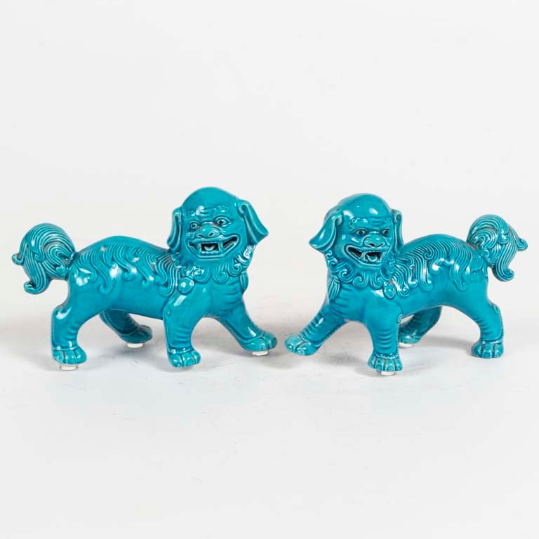 Lote siguiente: Figuras de porcelana china de perros Foo