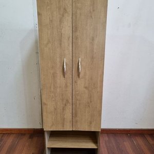 Lote siguiente: Mueble de Guardado con Puertas y Estantes, Madera Clara y Oscura
