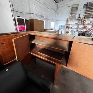 Mueble Esquinero de Madera con Estantes y Bodega para Botellas - imagen 3