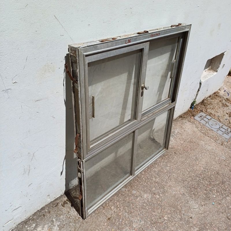 Ventana de aluminio con dos hojas corredizas y paño fijo inferior - imagen 3