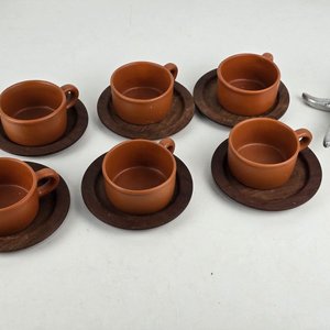 Lote anterior: Juego de 6 Tazas de Té de Cerámica con Platillos de Madera