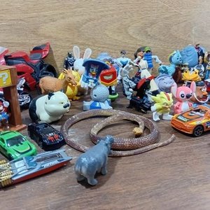 Lote de Juguetes Coleccionables McDonald's y Personajes Varios - imagen 5