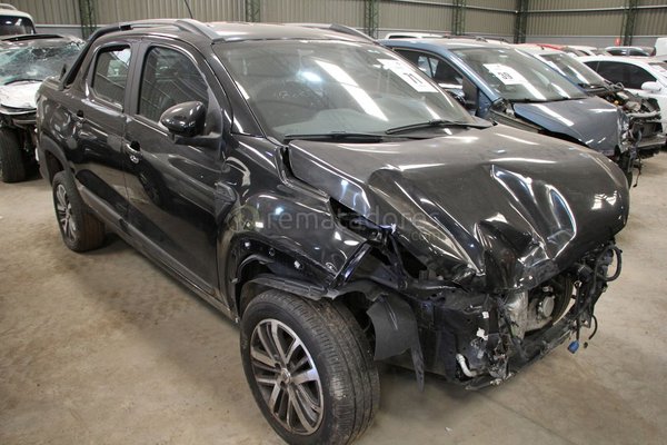 Camioneta Fiat Strada Volcánico Negra con Daños - imagen 1
