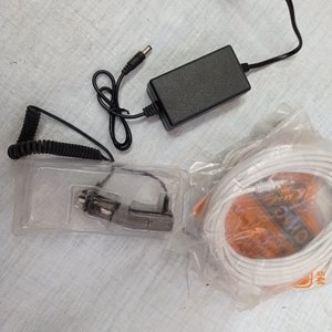 Caja con gran cantidad de cables diferentes - imagen 6