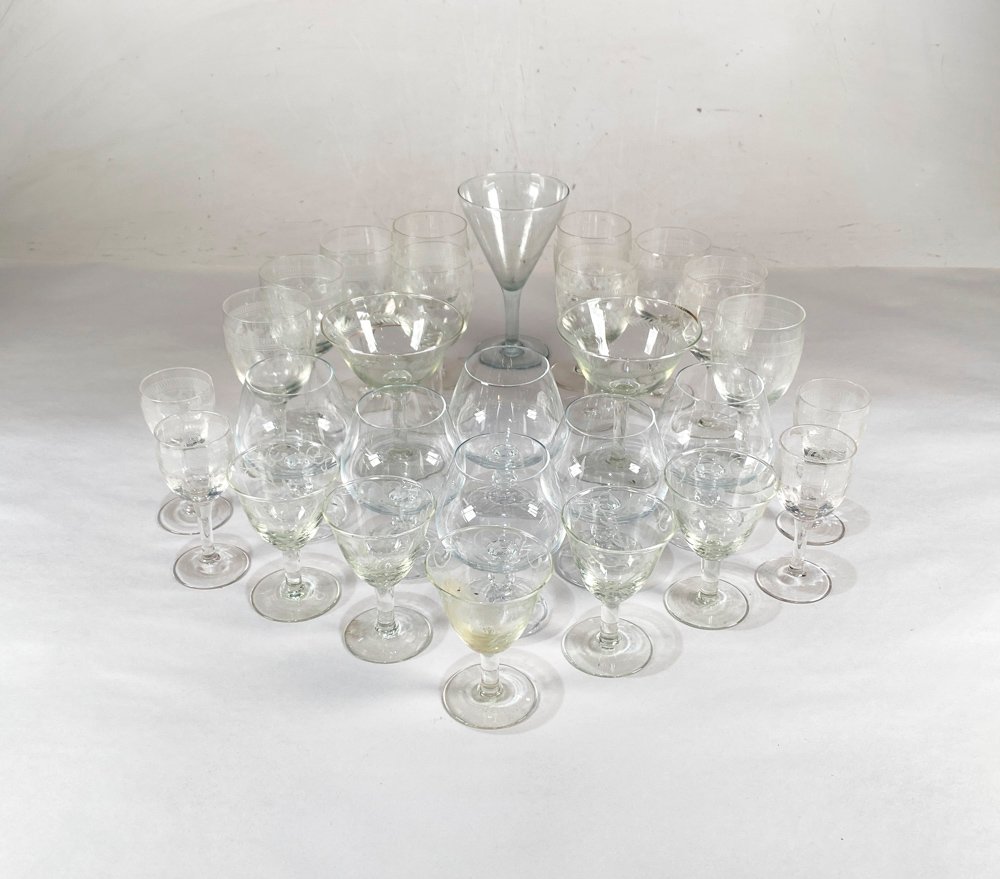 Variedad de Copas de Cristal Hialino con Grabados