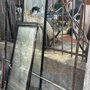 Lote anterior: Ventana Antigua de Hierro y Vidrio