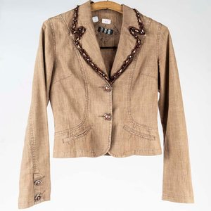 Lote anterior: Chaqueta "Opera" Tostada con Apliques y Bordados