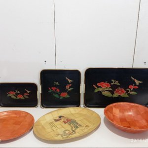 Lote anterior: Set de 6 Bandejas y Fuentes Decorativas con Motivos Florales y Colibríes