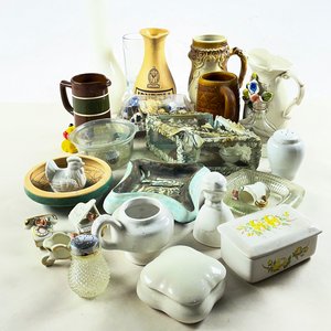 Lote anterior: Lote de Objetos Decorativos: Jarras, Cenicero, Figuras y Más