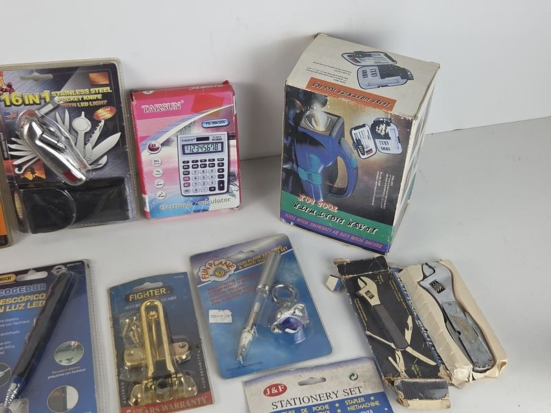 Gran lote de accesorios para camping y herramientas - imagen 5