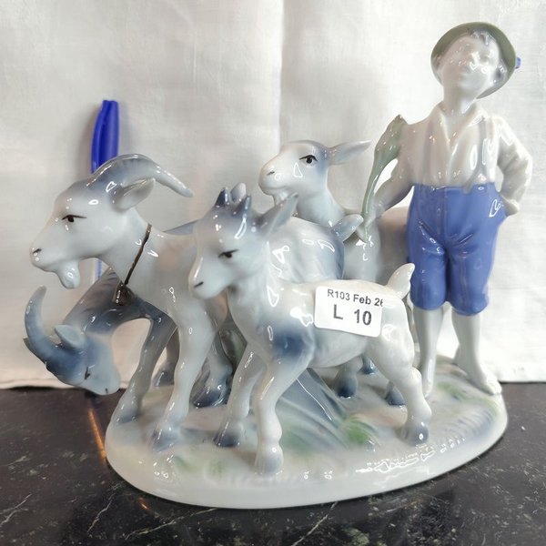 Figurita de porcelana alemana de pastor con sus cabras - imagen 1