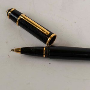 Lapicera Cartier Negra con Detalles Dorados - imagen 2