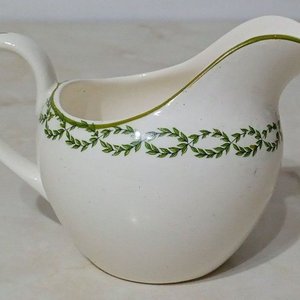 Lechera de Porcelana Inglesa Booths con Diseño de Hojas Verdes y Borde Dorado - imagen 1