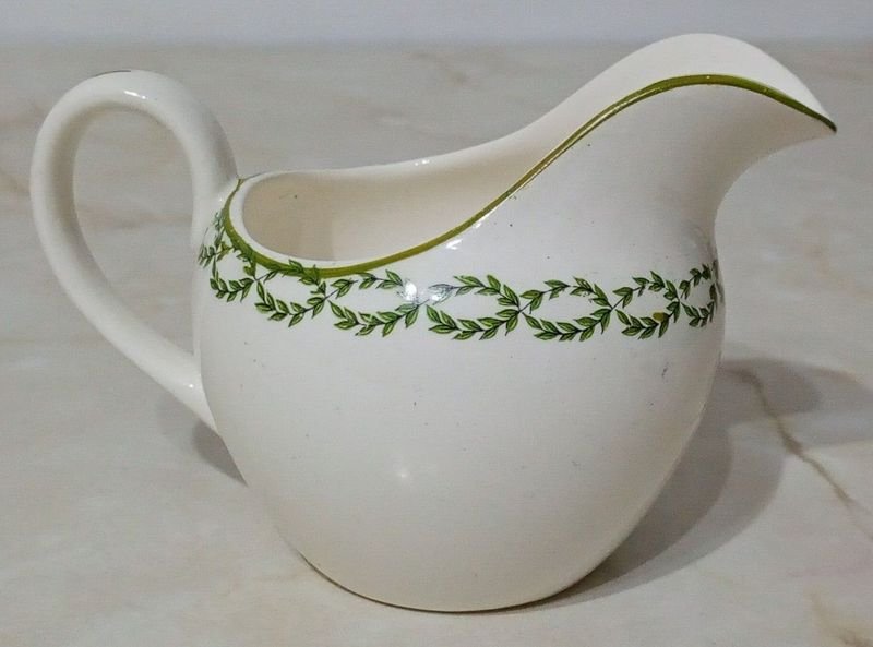 Lechera de Porcelana Inglesa Booths con Diseño de Hojas Verdes y Borde Dorado