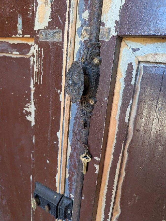 Puerta exterior de 2 hojas en madera - imagen 12